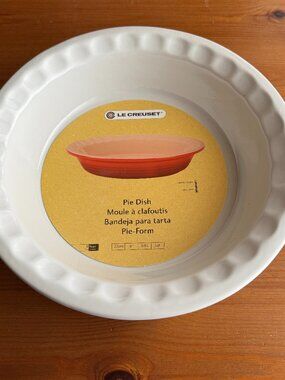 NWT Le Creuset Stoneware Pie Dish, 9", Meringue